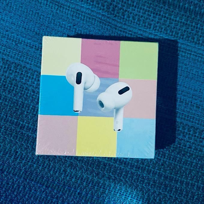 White Wireless Earbuds