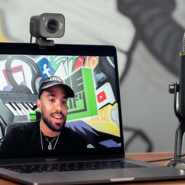 Logitech StreamCam Full HD USB-C Camera for Live Streaming